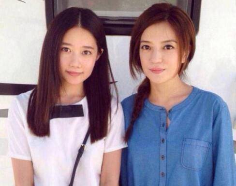 热依扎恢复机场照(热依扎晒全家福感谢粉丝)