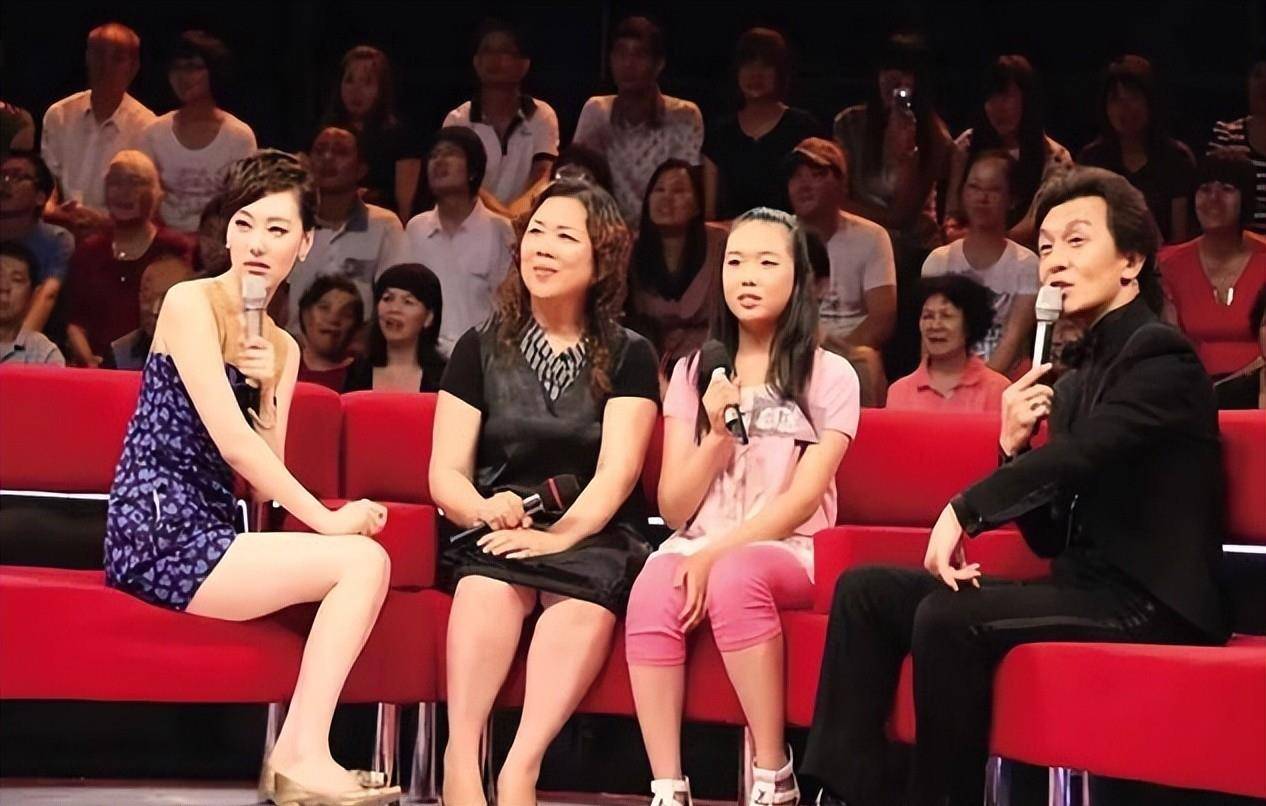 主持人王冠结婚了吗丈夫是谁(王冠李咏主持过的节目)