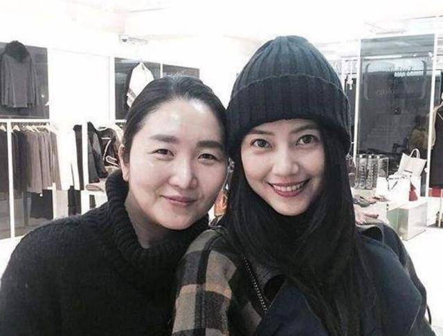 热依扎恢复机场照(热依扎晒全家福感谢粉丝)