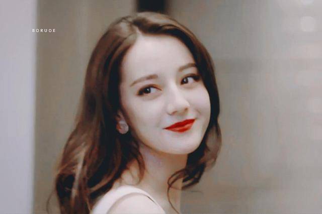 热巴是不是重新做双眼皮了(迪丽热巴的双眼皮是天生的吗)