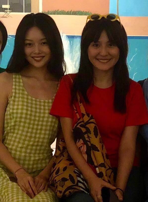 热依扎恢复机场照(热依扎晒全家福感谢粉丝)