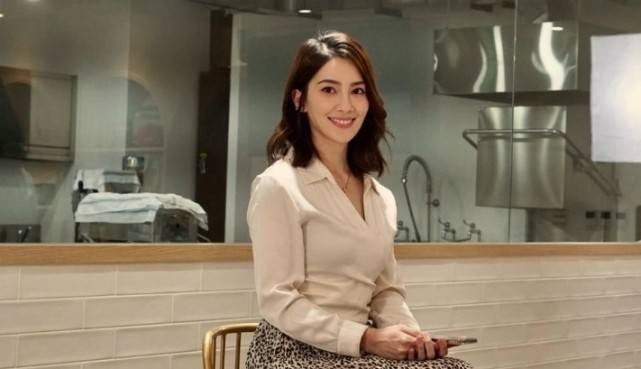 女主持插足熟人婚姻,被正室爆私密出轨证据,法院判赔50万(拍到老婆出轨的证据,法院会怎么判)