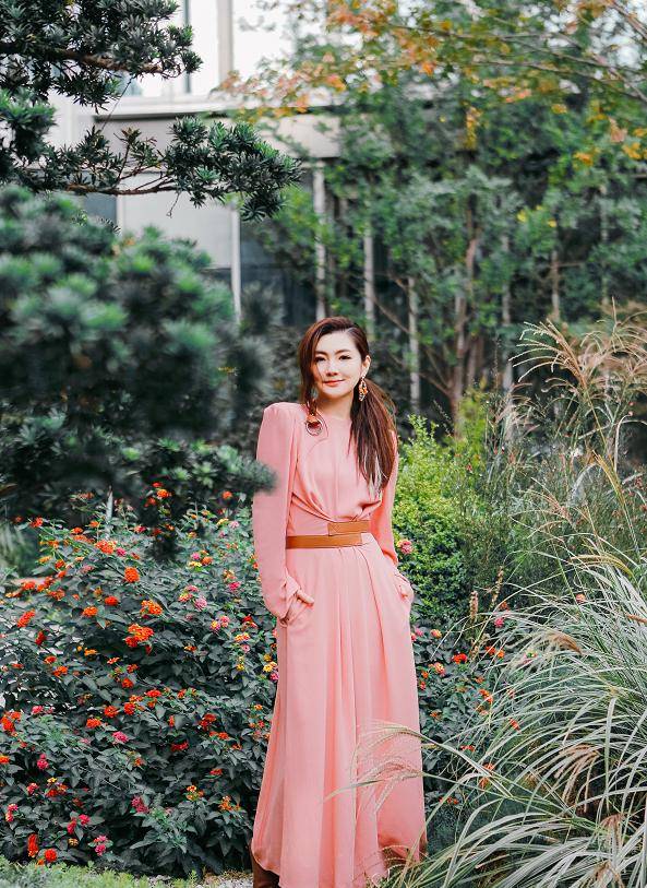 任家萱烧伤后现在怎么样(任家萱因烧伤整过容)