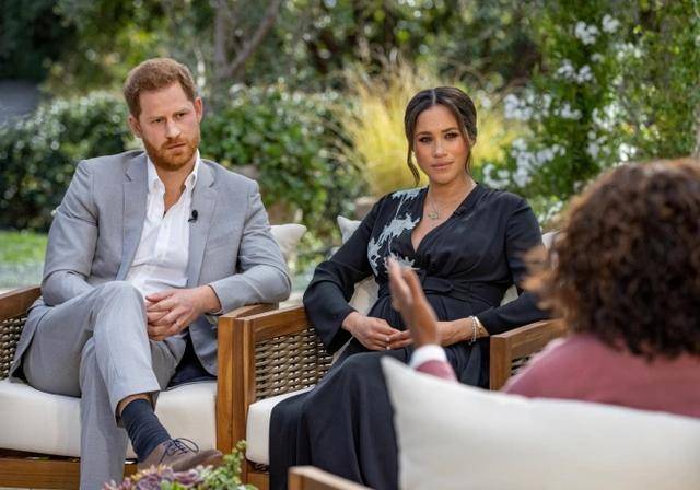 英王室哈里梅根新动态(哈里梅根爆王室猛料)