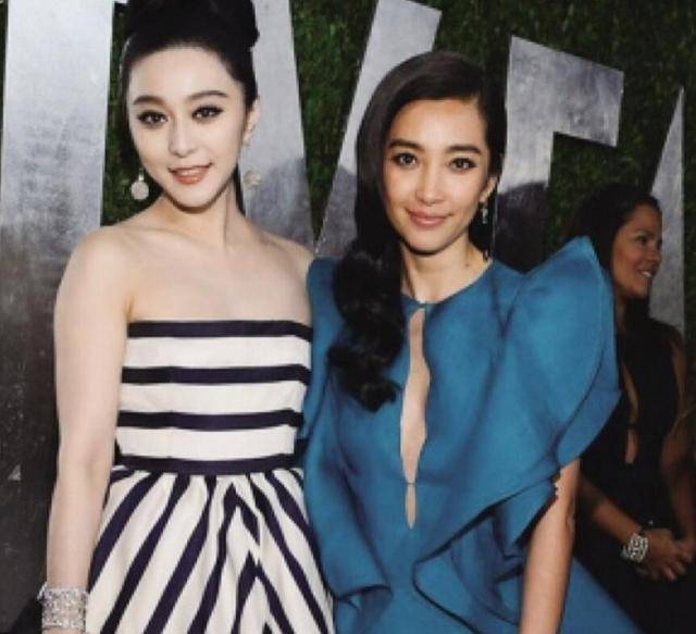 热依扎恢复机场照(热依扎晒全家福感谢粉丝)