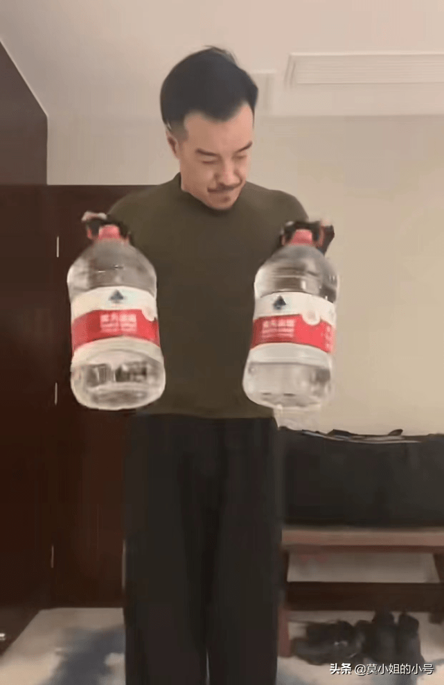 成熟大叔型明星(成熟大叔男明星)