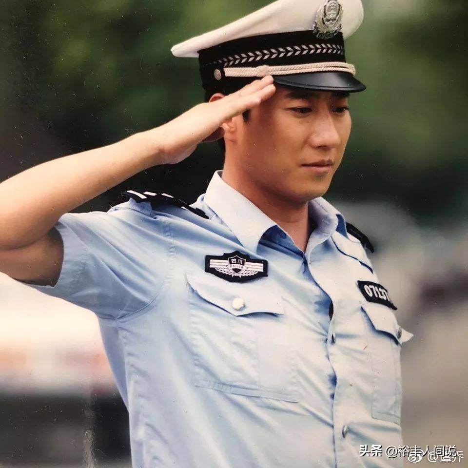 谭警官 结婚(50岁谭警官首晒父女合照!扎小辫超可爱,小21岁三婚妻子气质突出)