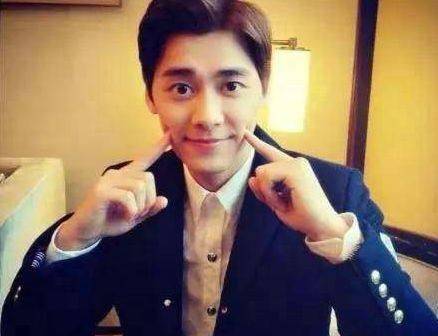 刘浩然真名叫刘源,刘亦菲以前叫安峰,Crystal原名土里土气,很配张馨!