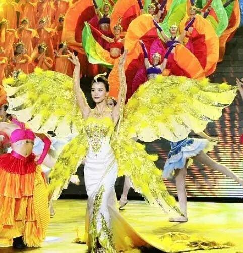 盘点历届金鹰女神:刘亦菲经典李小璐土气,唐嫣大气火爆酒吧撑腰颜值。