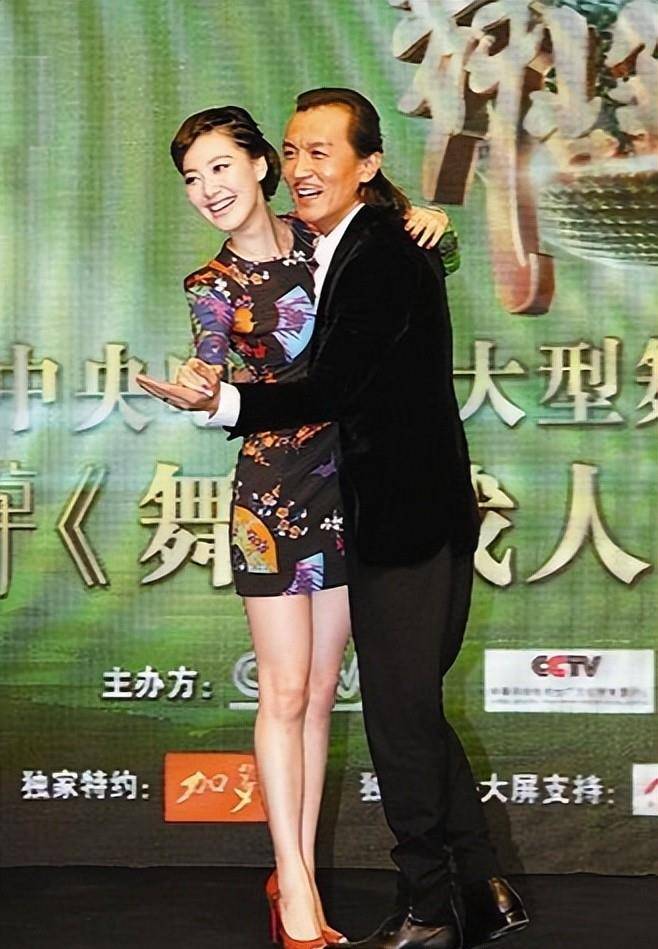 主持人王冠结婚了吗丈夫是谁(王冠李咏主持过的节目)