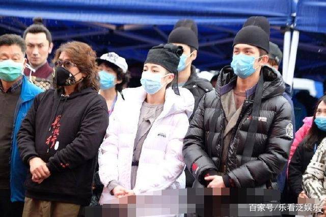 热巴是不是重新做双眼皮了(迪丽热巴的双眼皮是天生的吗)