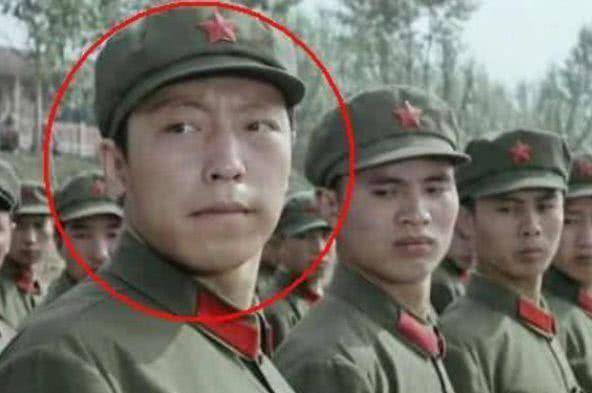 “苏大强”:长得丑，中学考了4年戏剧，一入学就爱上了。