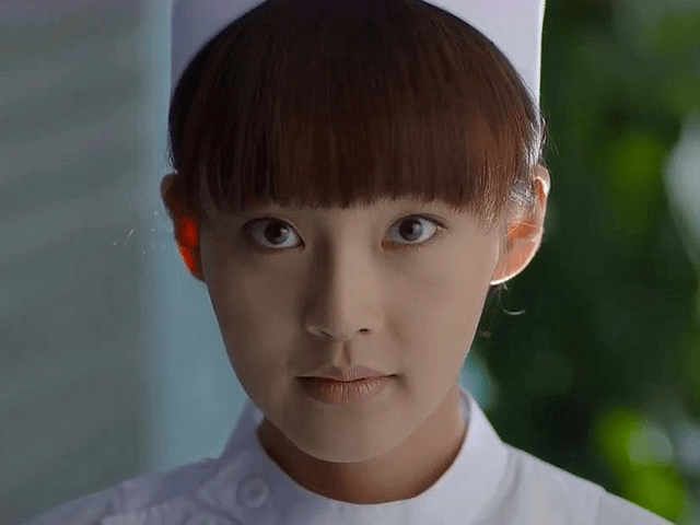 卡丽娜，娱乐圈的一个干净的表演者，不依靠叔叔的关系，而是用作品的质量和实力赚钱。