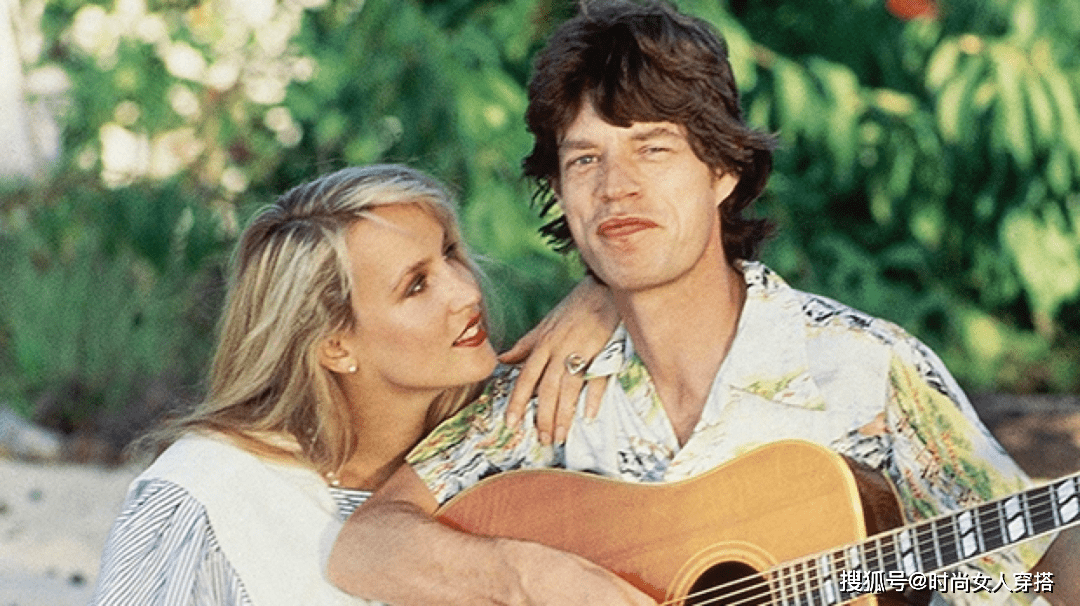 跟邓文迪“抢”一个男人,59岁嫁了个亿万富翁,现在离婚了,还没有天价分手费?