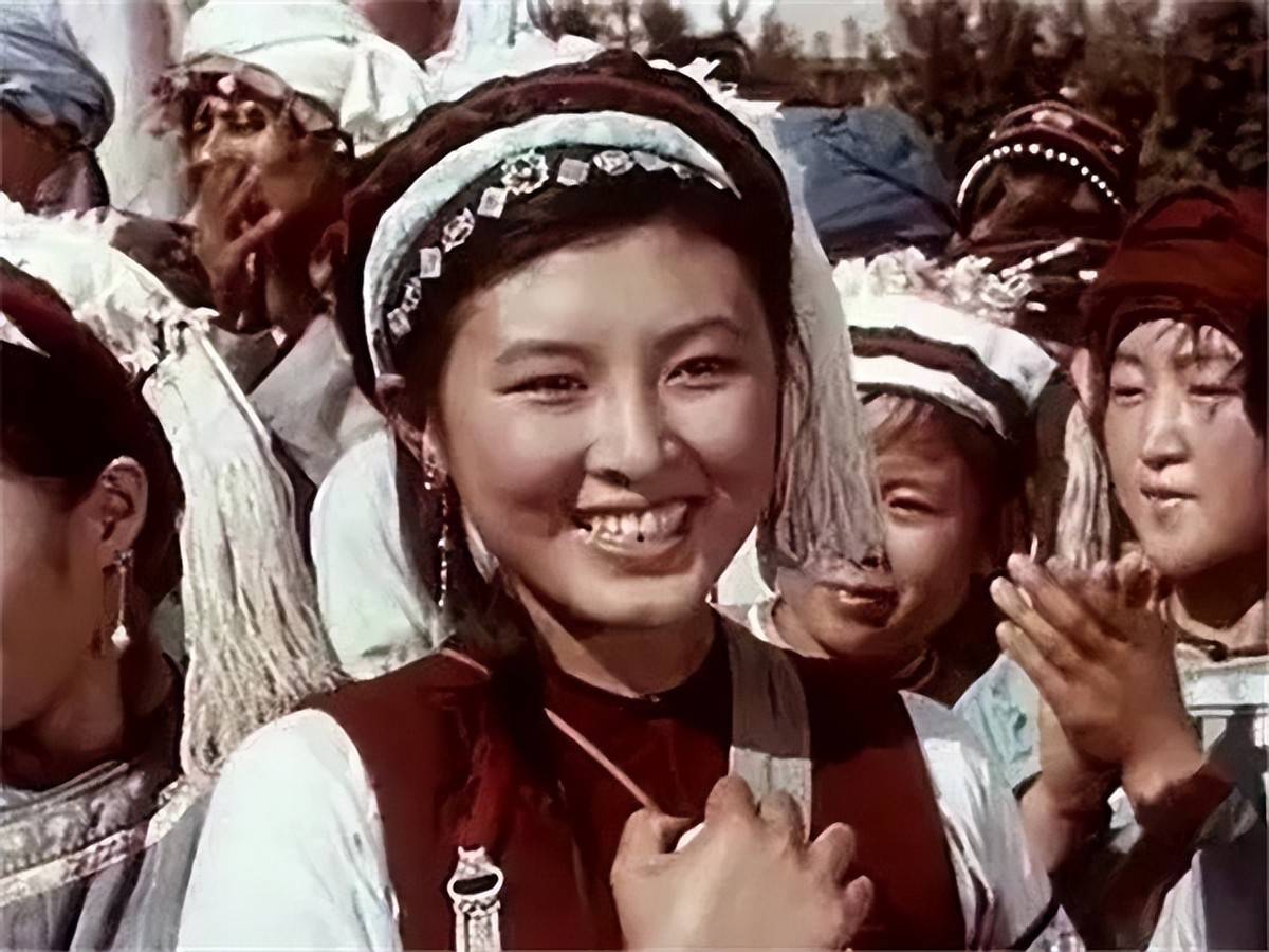 “阿诗玛”杨丽坤去世22年了，唐凤楼还是忘不了。连公司都是她的名字。