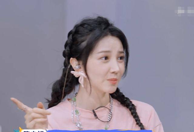 阿迪也想搞个副业,但是一次开店都没成功。陈晓宇毫不留情地当面吐了。