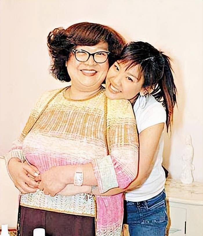 我爸不管,我妈不在。有一次我跪在男朋友面前求他不要走。郑投诉过郑吗?