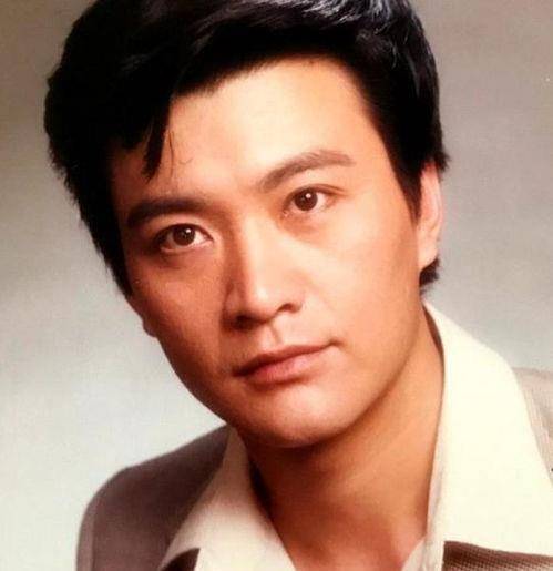 人气已经超过唐国强的周里京是如何从一夜走红变成“被万人唾弃”的?