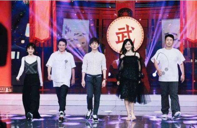 都说何炅矮,可是得知他的真实身高后,原来这些年我们都错了!