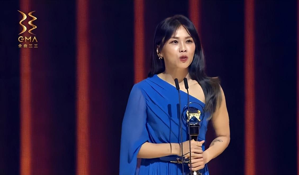 金曲奖向陈等10位已故音乐人致敬，其中年龄最小的只有26岁，画面让人落泪。