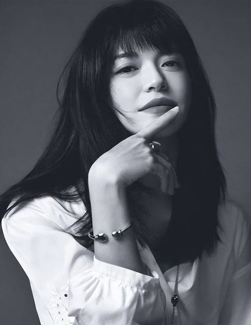 陈瑶曾对萧肃说:“老了也没关系。我不嫌弃你,因为我也老了。”