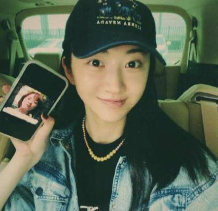 明星也刷剧!田静追《理想之城》,差点误机,和孙李有爱互动。