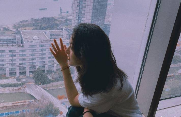 天使,17岁晒全家福,去掉节目滤镜的保护,连女粉都陶醉了。