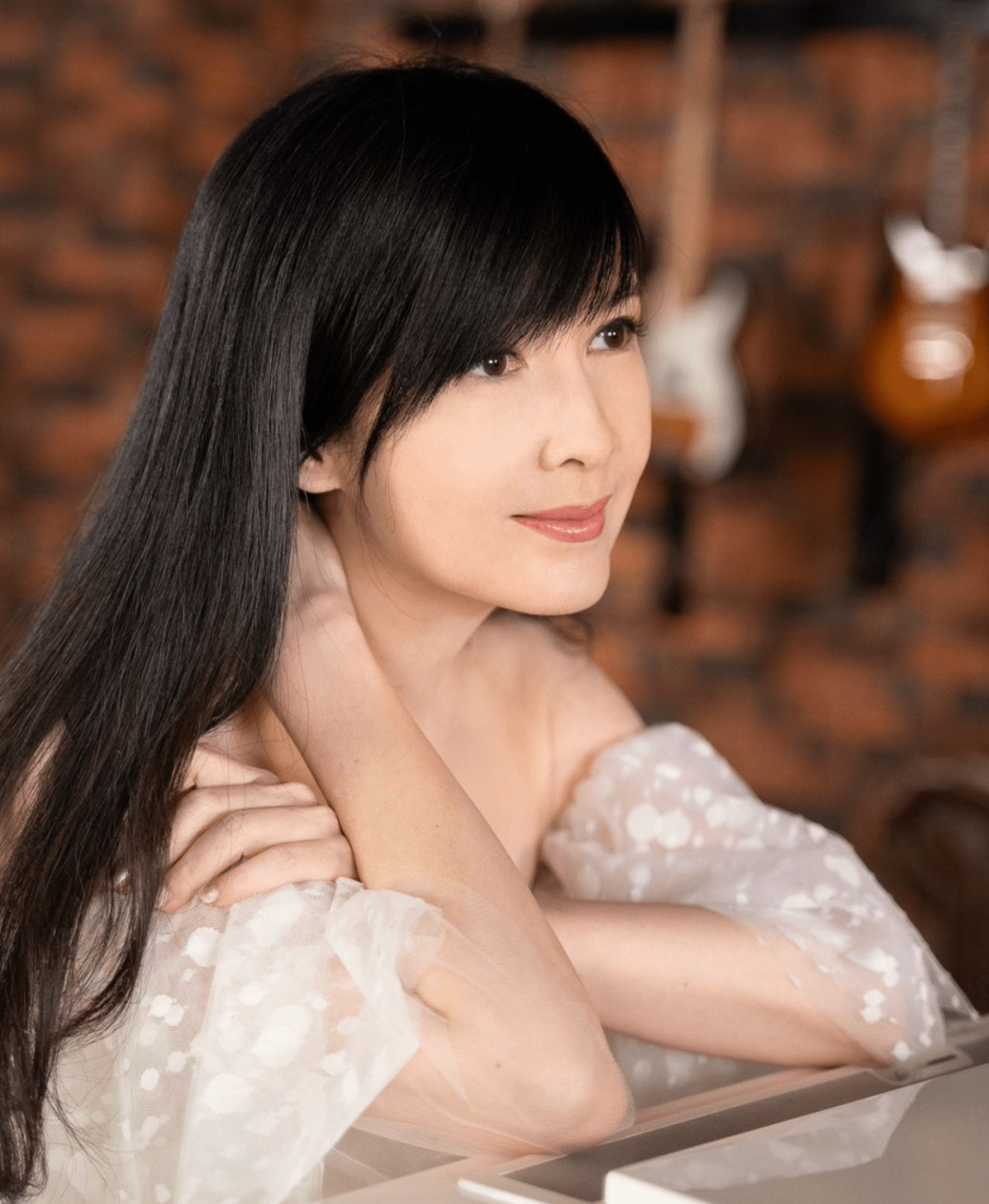 周慧敏对倪匡的死深感悲痛,并拒绝接受采访。翁和他的妻子已经认识30多年了。