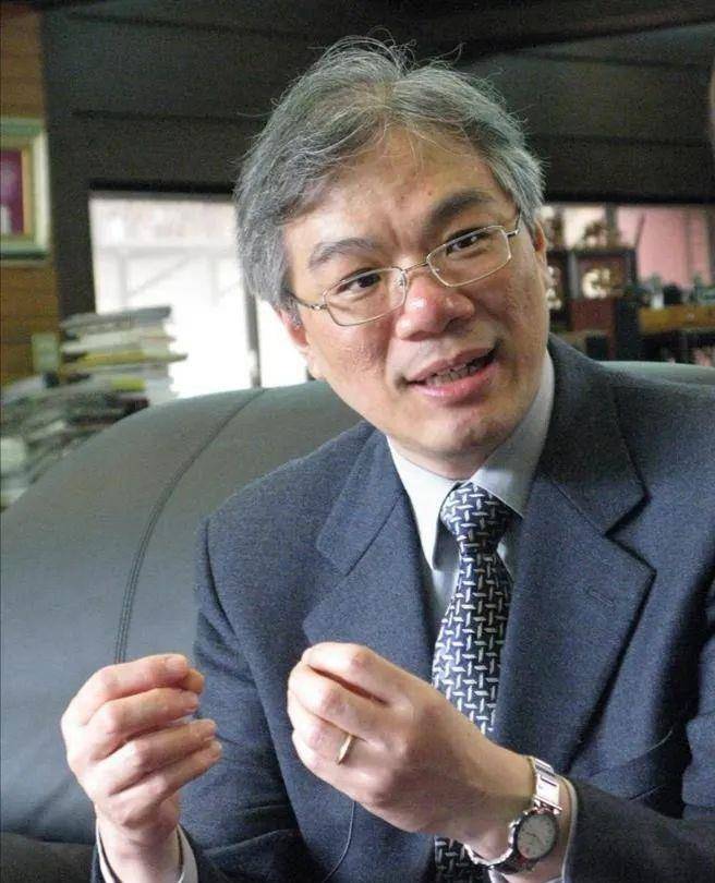 陶昕的前妻：她的丈夫为了琼瑶抛弃了妻子和儿子。她撕碎了三笑88岁带走丈夫的仇恨。