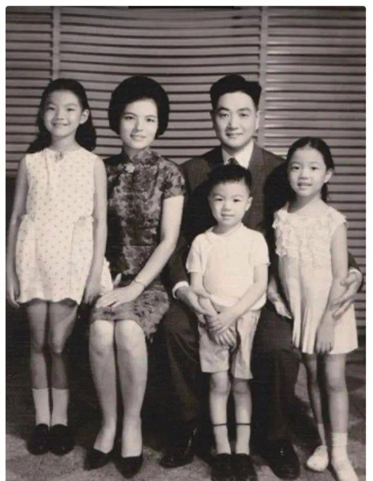 陶昕的前妻：她的丈夫为了琼瑶抛弃了妻子和儿子。她撕碎了三笑88岁带走丈夫的仇恨。