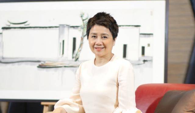 你无法想象与崩牙驹断交,与西米华竞争,拉拢梁安琪和何超琼的手段。