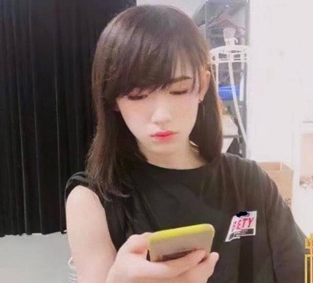 刘耀文宋亚轩情侣装(刘耀文宋亚轩女装照)