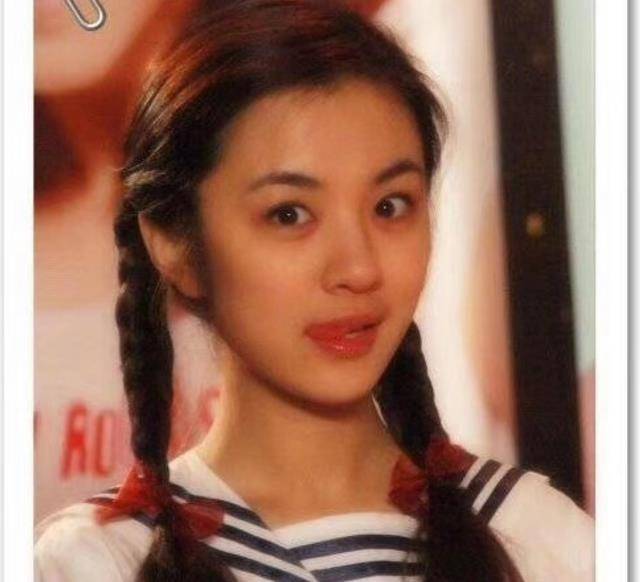 Sunny拍了一张20岁学生舔嘴唇的照片。网友:他学生时代有这么吸引人吗?