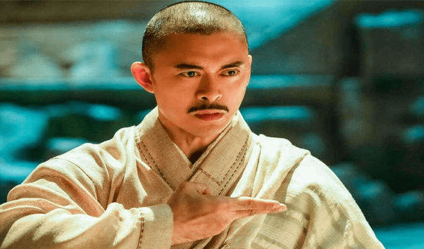 她出道十几年没有任何绯闻。她嫁给了古装男神后就退休了,现在过得很幸福。