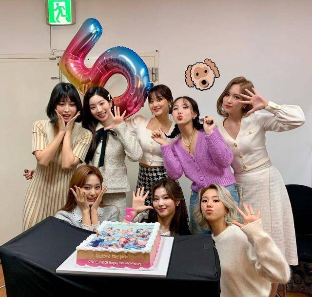 蔡颖两次坦率地让这个群体沉默：不喜欢回复消息，但想做自己的人。