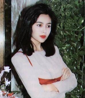 她为什么放任自己35年?扭曲的情感观里没有真正的“自爱”。