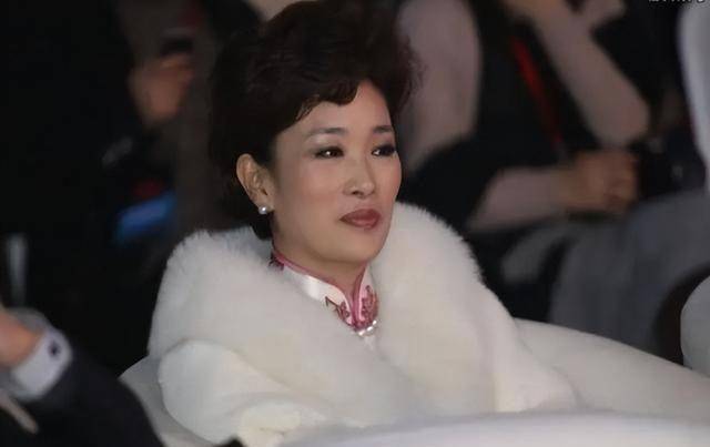 温州女老板胡洁靠什么发家史(浙江女富豪胡洁现状)