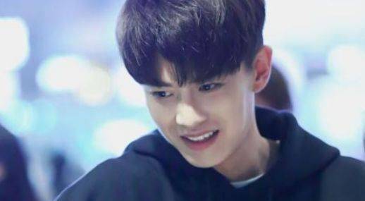 刘浩然真名叫刘源，刘亦菲以前叫安峰，Crystal原名土里土气，很配张馨！