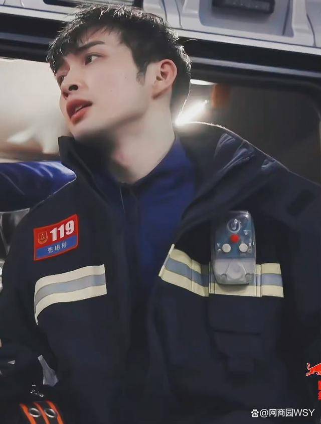 张彬彬呆萌(霸道男神照片)