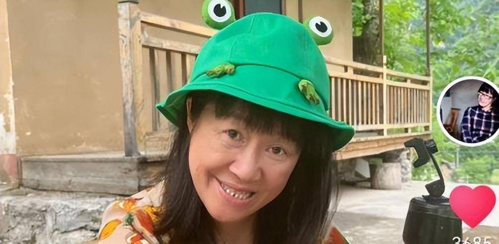 余秀华现场辱骂继女,自曝遭丈夫家暴。杨亨策:她会毁在自己手里。