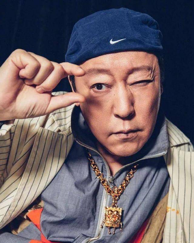 “苏大强”:长得丑，中学考了4年戏剧，一入学就爱上了。