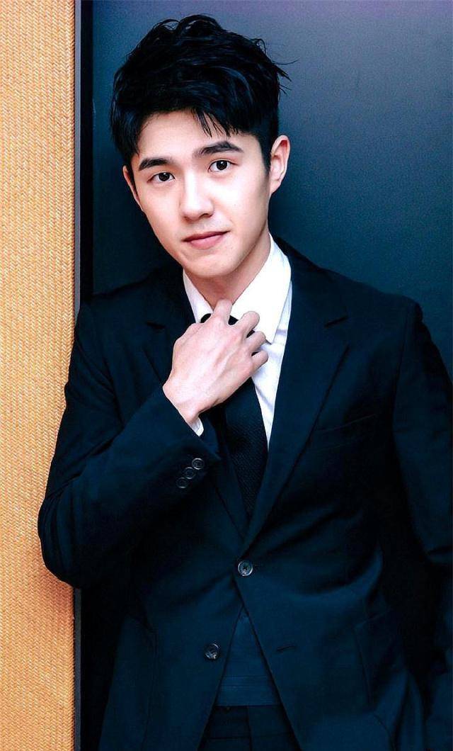 刘浩然终于拿到了驾照,可以自己去兜风了。不知道副驾驶会坐谁呢!