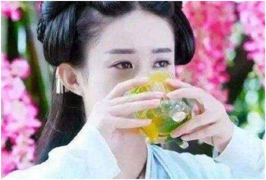 剧中四位女演员喝酒,杨幂逍遥,才美,赵喝茶?她:经典