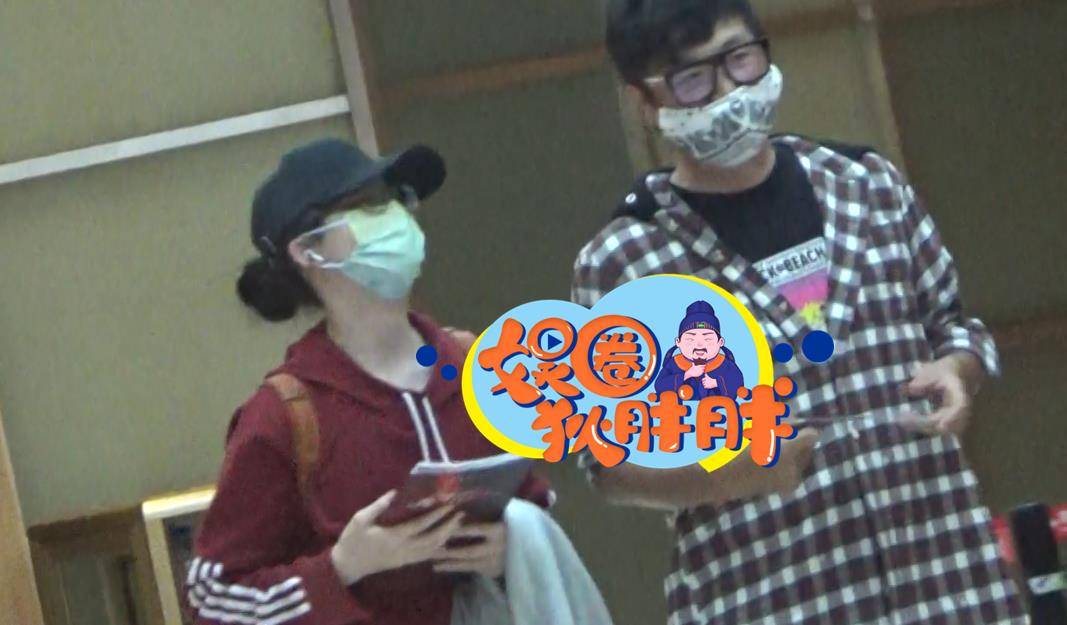 孙带着女儿去看戏了。22岁那年,她买了宝药。宝瑶的外貌变化很大,她很苗条,有皮肤。