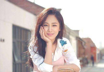 刘浩然真名叫刘源,刘亦菲以前叫安峰,Crystal原名土里土气,很配张馨!