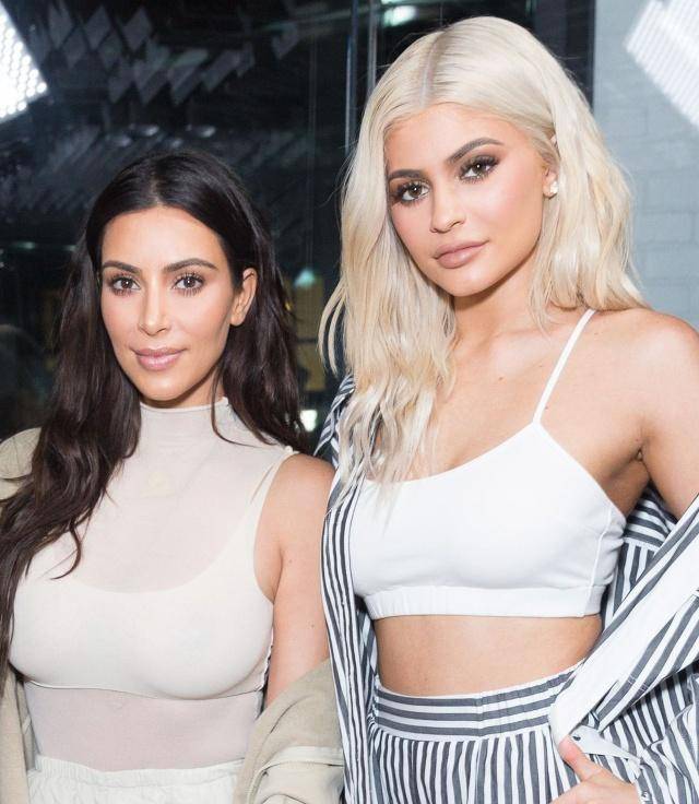 卡戴珊合影(走进卡戴珊)