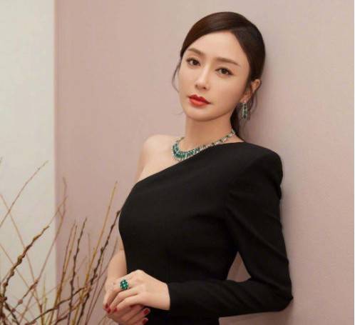 和秦岚同居4年,多次求婚都被秦岚拒绝。今天,我嫁给中央电视台作为成人赢家。