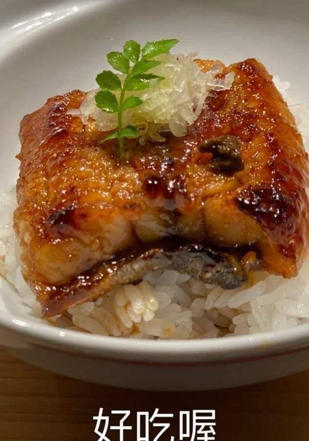 萧敬腾日本料理店美食曝光：周杰伦和林俊杰都亲自品尝过，难怪向太会赞不绝口。