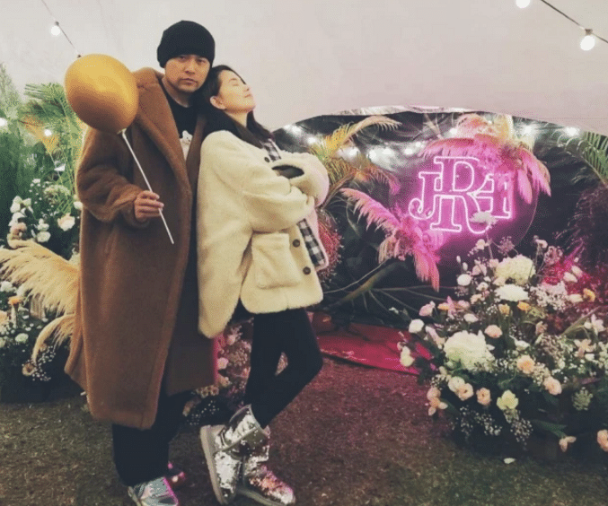 昆凌官方宣布三子小品中宝宝性别存疑,粉丝高呼周杰伦:发专辑庆祝!