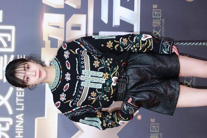 迪丽热巴是杨幂的艺人(杨幂公司的四个女艺人)